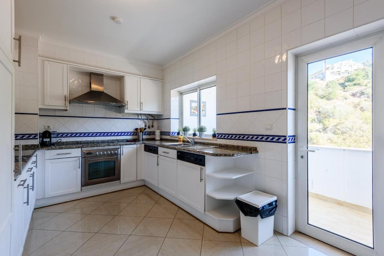 Amazing Apartment In Albufeira Exteriör bild