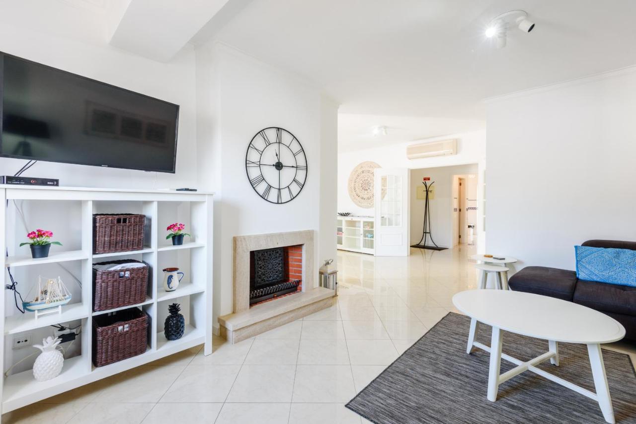 Amazing Apartment In Albufeira Exteriör bild