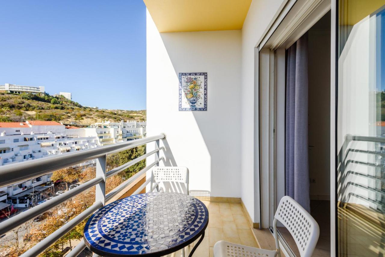 Amazing Apartment In Albufeira Exteriör bild