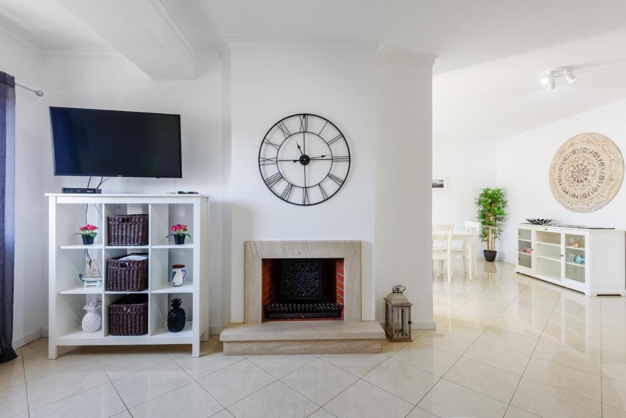 Amazing Apartment In Albufeira Exteriör bild